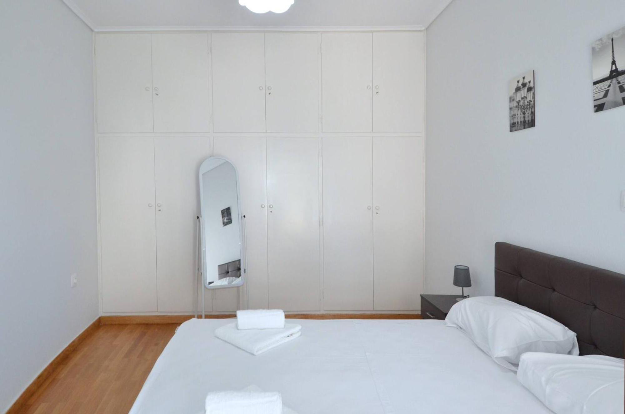 A Spacious Minimal Apatment At Chalandri Athen Exterior foto